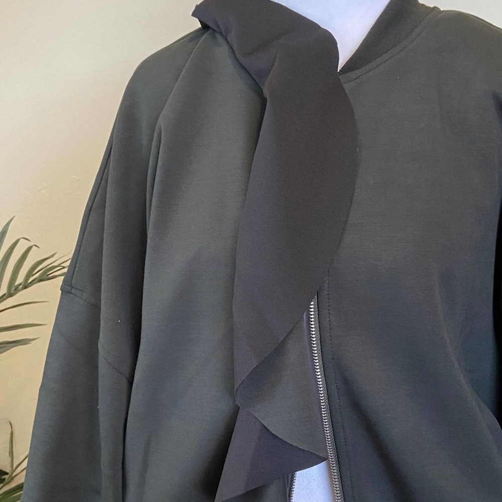 Excellent Condition Few Moda Ruffle Black Bomber Jacket - Size Small - Picture 9 of 13